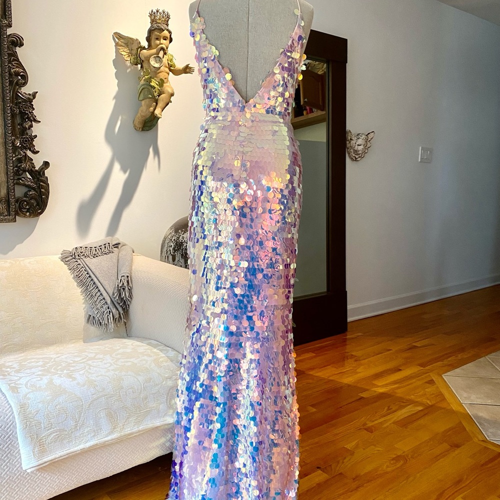 Ultra Glam in a Night of a Thousand Paillettes! - Picture 3 of 5
